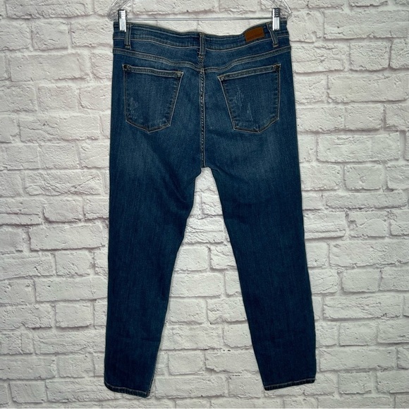 Judy Blue Distressed Relaxed Fit Jeans - Picture 7 of 15
